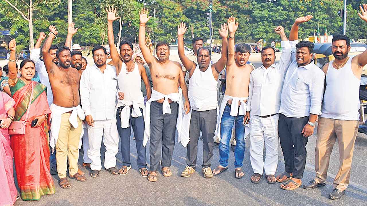 పంచాయతీ ఎన్నికలను వాయిదా వేయాలి