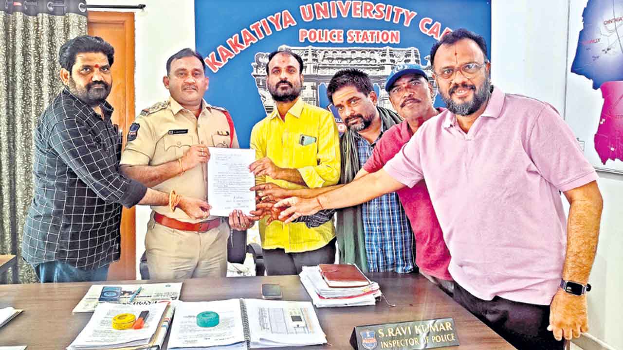 జీడి సారయ్యపై చర్యలు తీసుకోవాలి