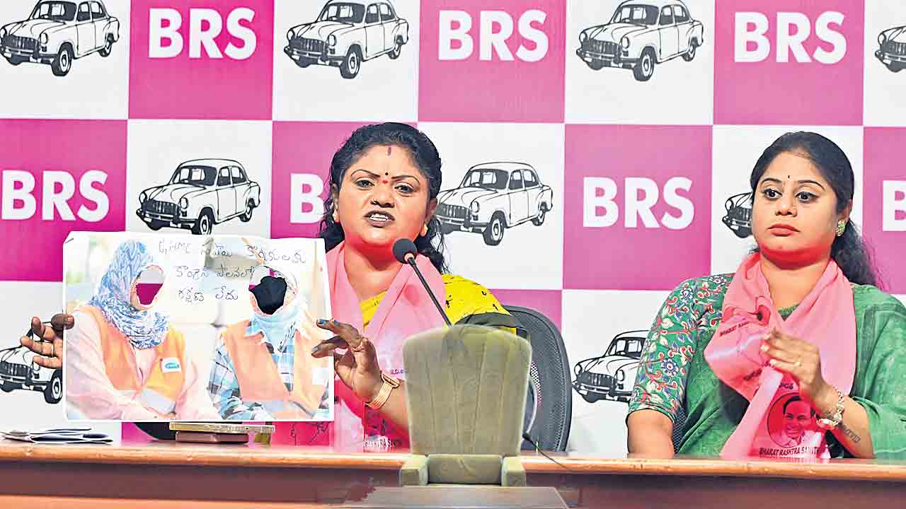 మేయర్‌ పదవికి రాజీనామా చేయాలి