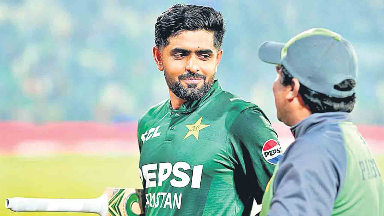 రోహిత్‌ను అధిగమించిన బాబర్‌