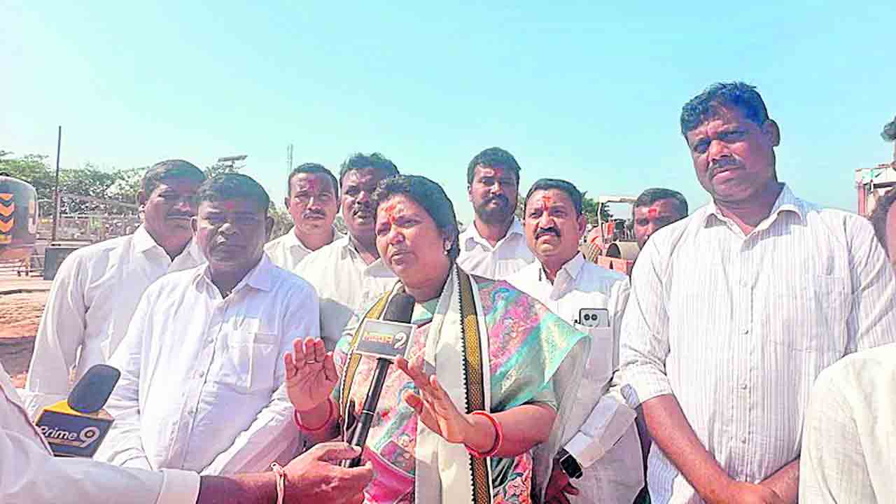 కమీషన్ల కోసమే మహాజాతర పనులు ఆలస్యం