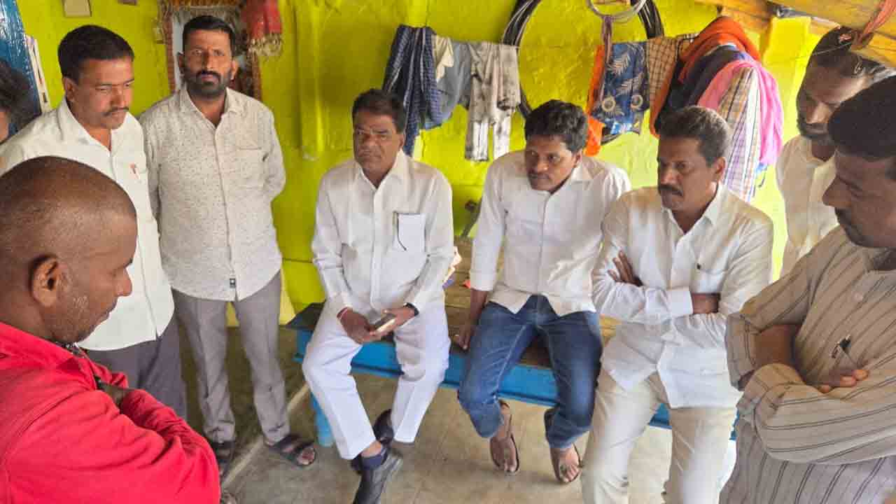 Bakki Venkataiah | కొమ్ము కిషన్ కుటుంబానికి అండగా ఉంటాం : రాష్ట్ర ఎస్సీ, ఎస్టీ కమిషన్ చైర్మన్ బక్కి వెంకటయ్య