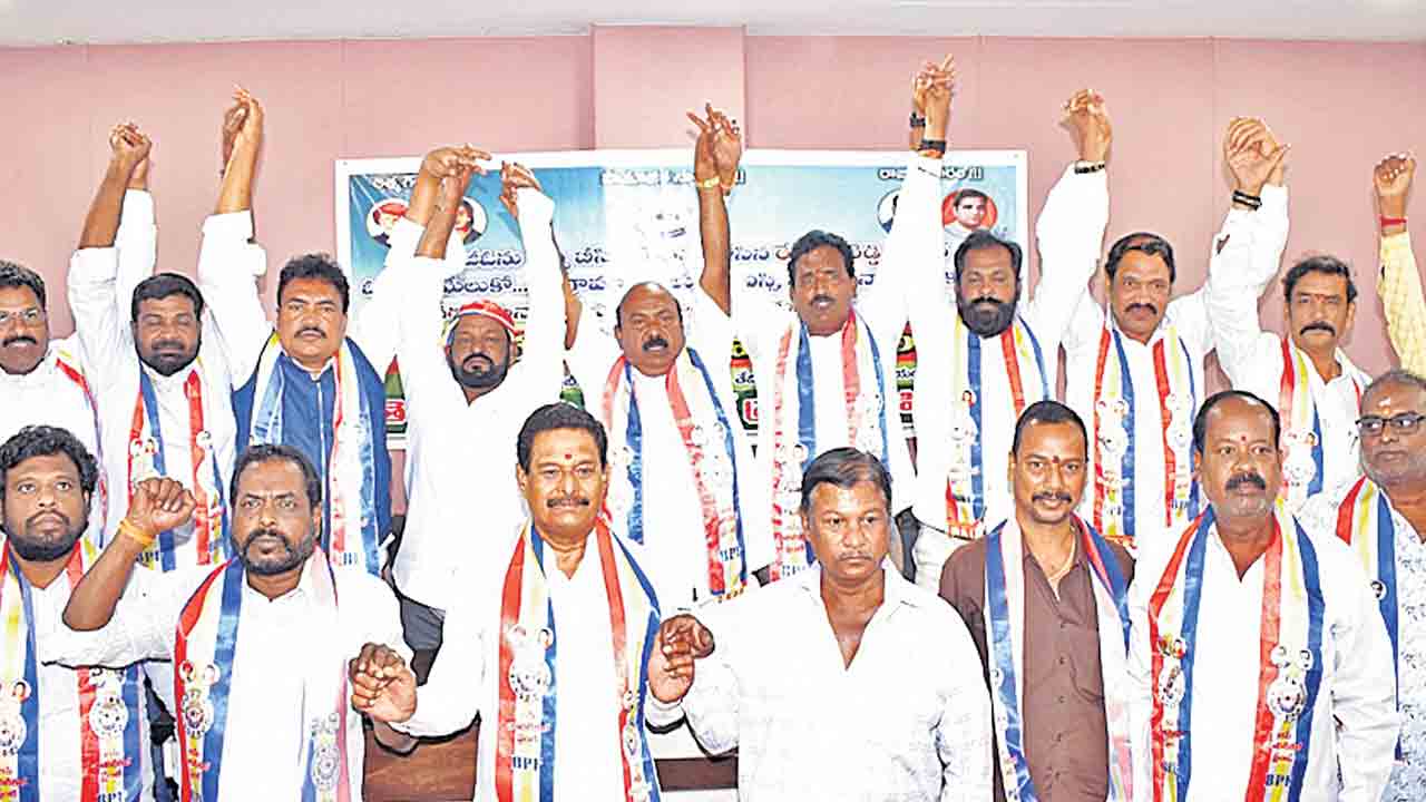 బీసీలను రాజకీయంగా ఉరివేశారు