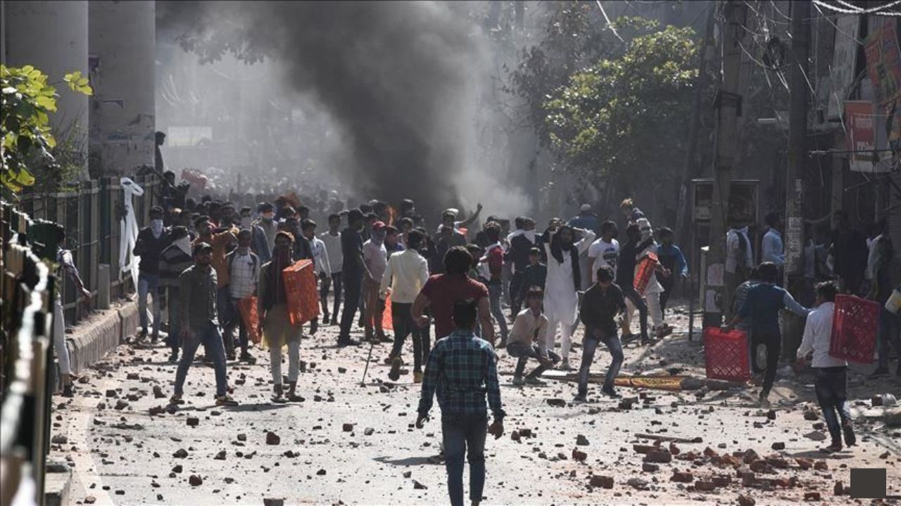 Sheikh Hasina | హ‌సీనాకు మ‌ర‌ణ‌శిక్ష‌ను నిర‌సిస్తూ ఆందోళ‌న‌లు.. బంగ్లాదేశ్‌లో మ‌ళ్లీ ఉద్రిక్త‌త‌లు