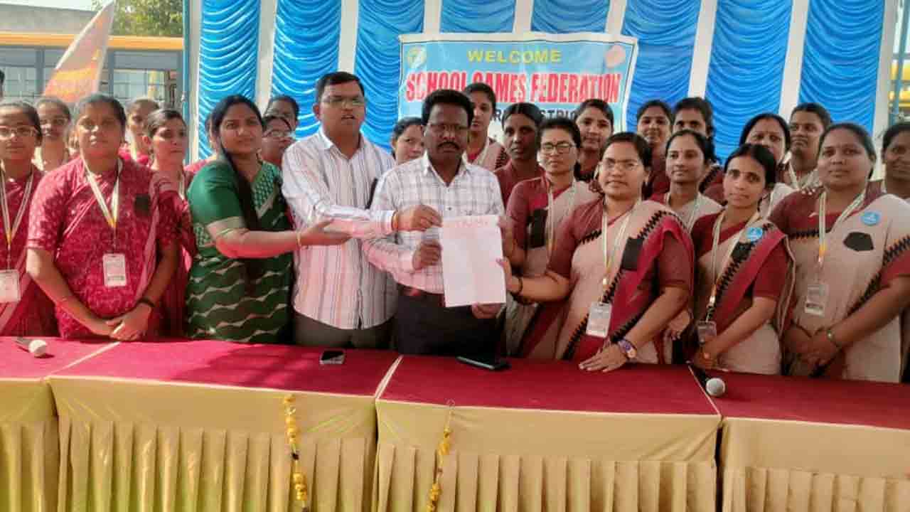 Tandur | దాడికి పాల్పడ్డ వ్యక్తులపై చర్య తీసుకోవాలి