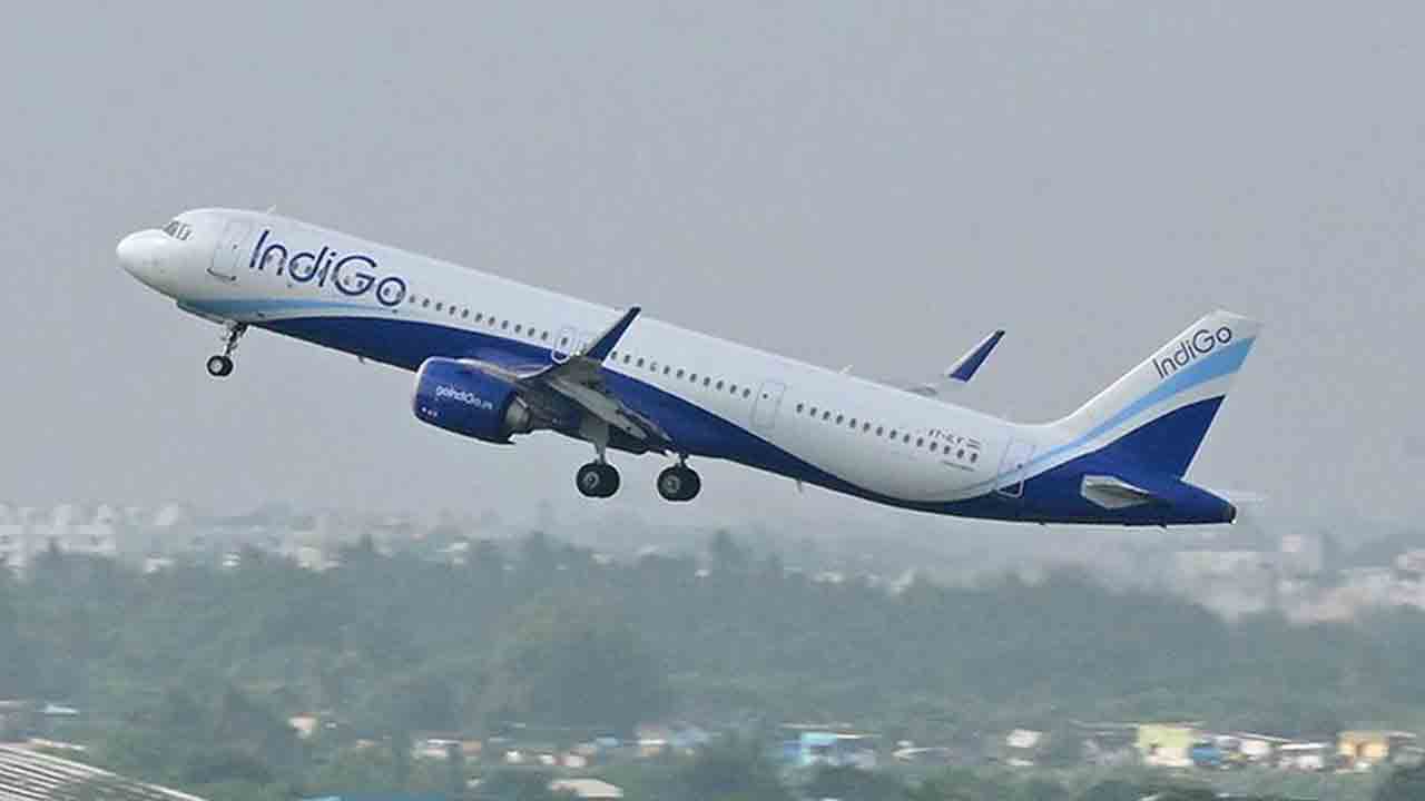 Bomb threat | హైదరాబాద్‌కు వస్తున్న ఇండిగో ఫ్లైట్‌కు బాంబు బెదిరింపు.. ముంబైకి దారిమళ్లింపు