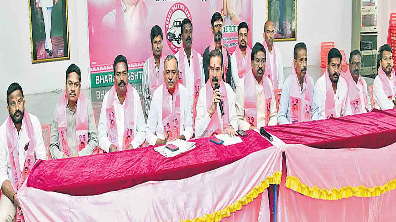 దగా చేస్తున్న దళారులు, సీసీఐ