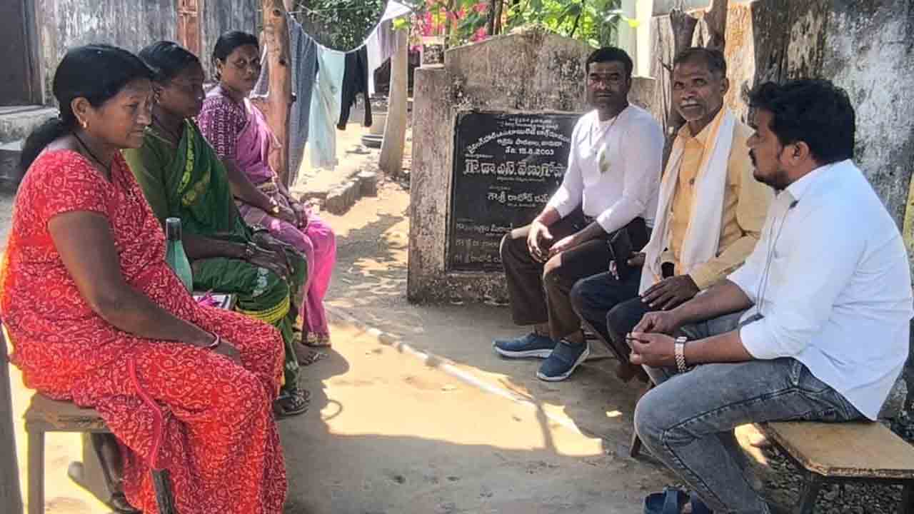 Hostel Workers | గిరిజన సంక్షేమ ఆశ్రమ వసతి గృహాల కార్మికుల సమస్యలు పరిష్కరించాలి