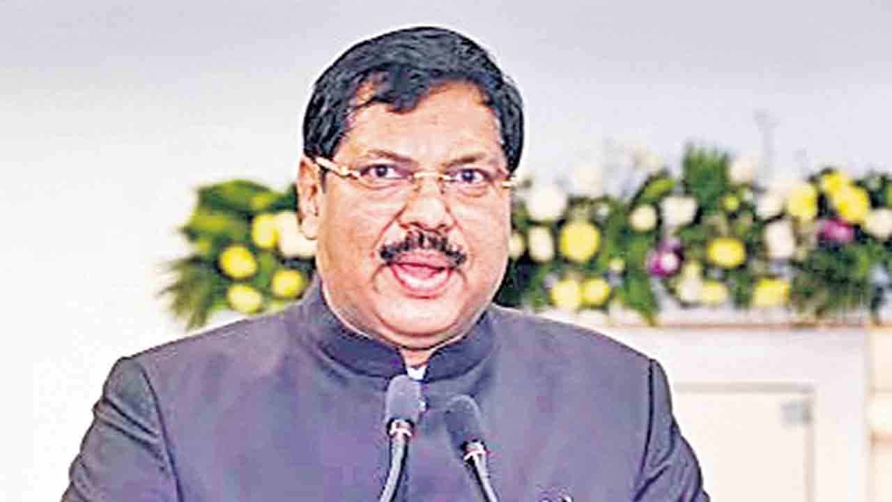 కేంద్రం తీరు అనుచితం