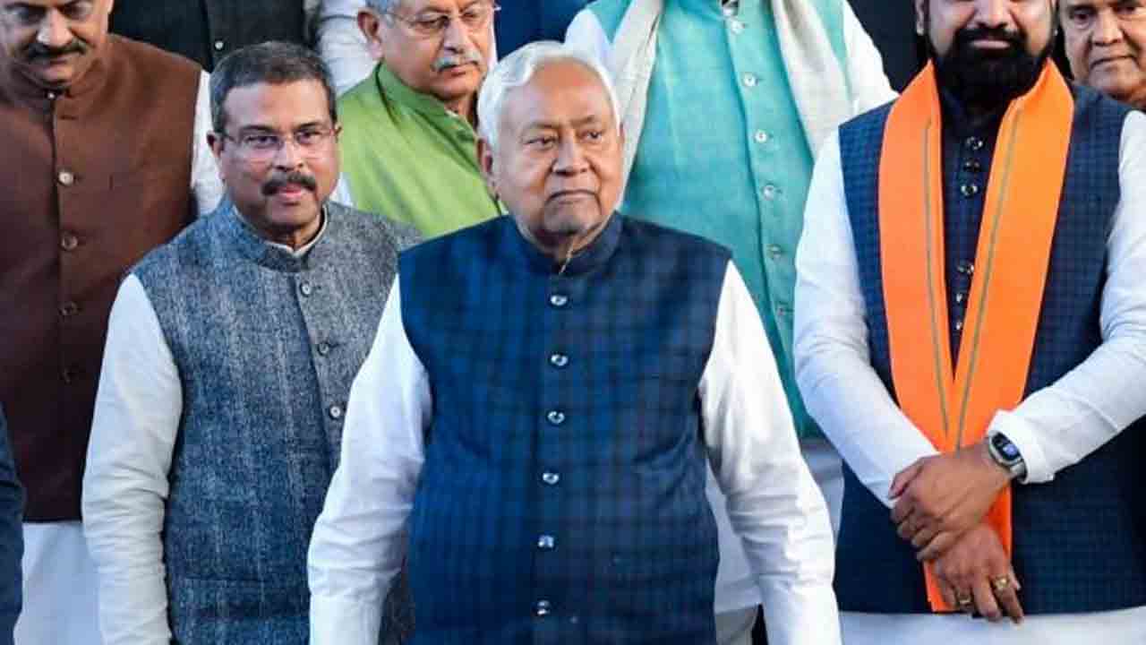 2 దశాబ్దాల తర్వాత హోంను వదులుకున్న నితీశ్‌