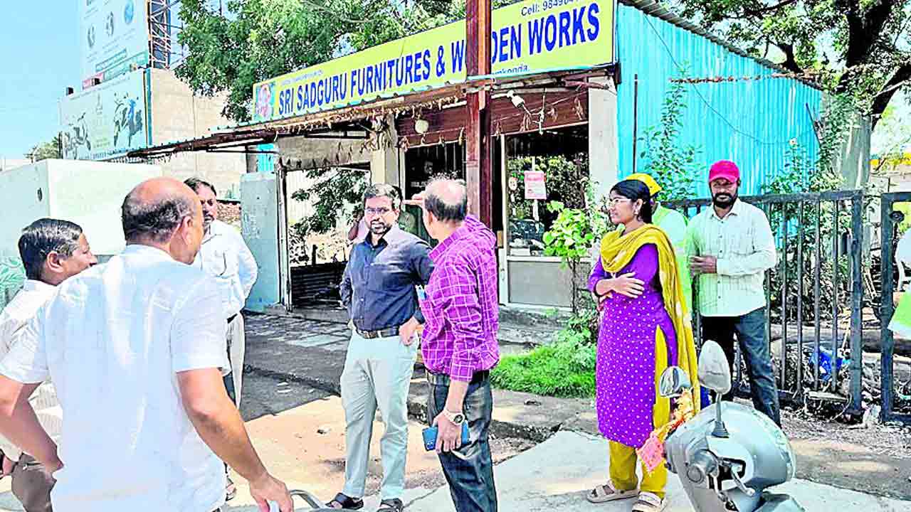 ఎన్పీడీసీఎల్‌కు రూ.10 కోట్ల నష్టం