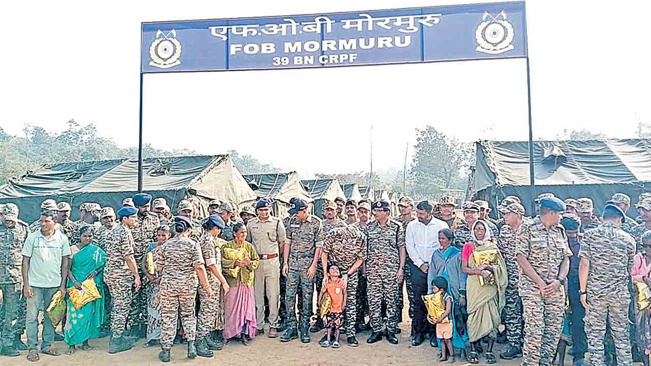 కర్రెగుట్టలో సీఆర్పీఎఫ్‌ జెండా!