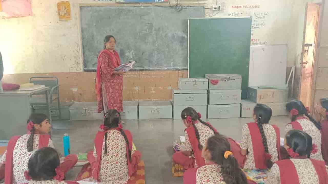 CRTs  Salaries | ఐదు నెలలుగా జీతాలు నిల్‌.. పూట గడిచేది ఎట్లా?.. సీఆర్టీల ఆవేదన