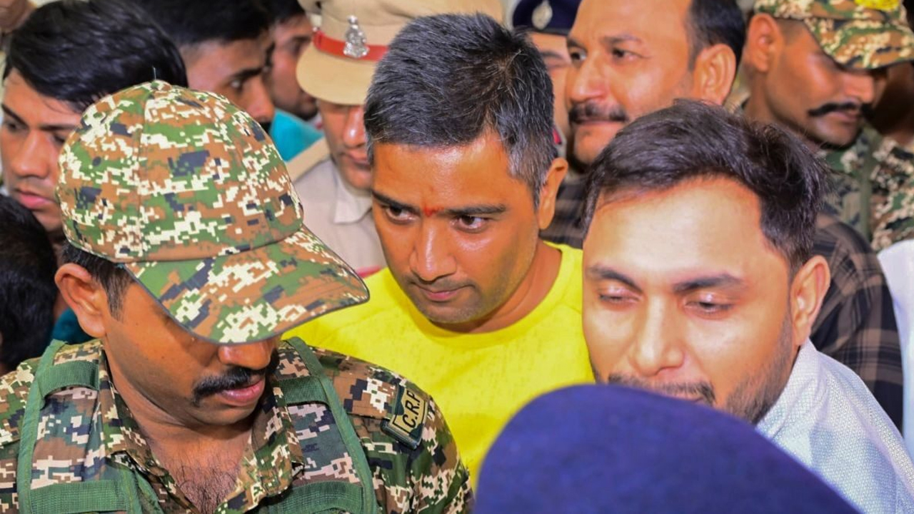 Liquor Scam | మద్యం కుంభకోణం కేసు.. మాజీ సీఎం కొడుకు ఆస్తులను అటాచ్‌ చేసిన ఈడీ..!