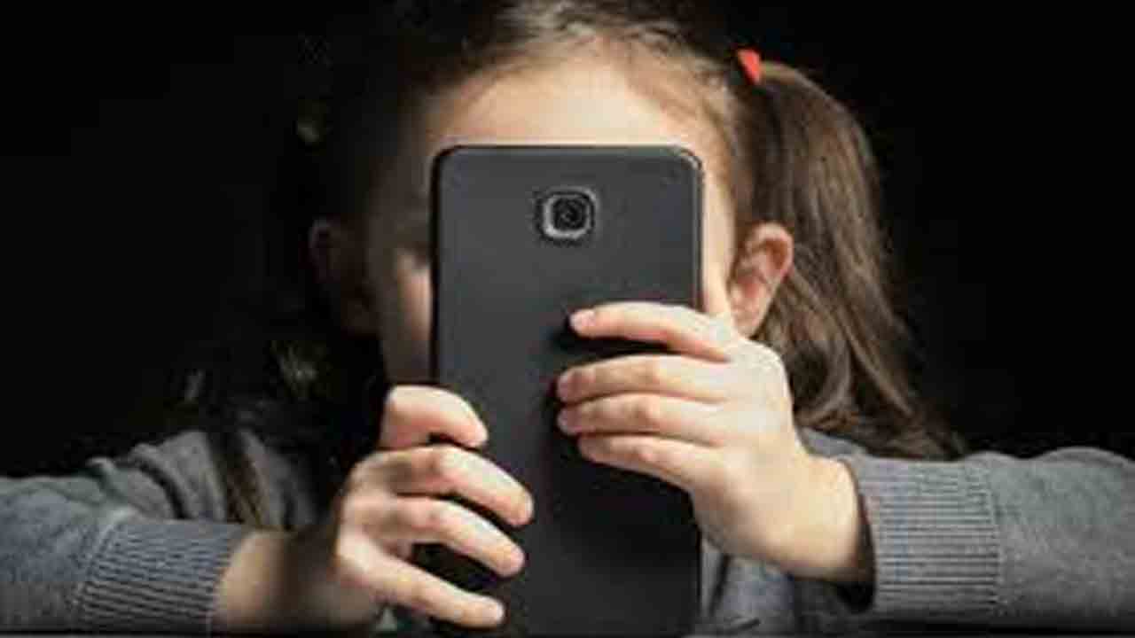 పిల్లల సోషల్‌ మీడియా వాడకంపై డెన్మార్క్‌ నిషేధం