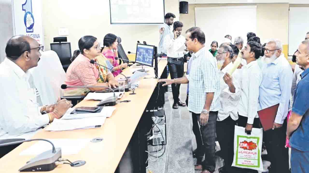 సమస్యలు పరిష్కరించండి.. నిర్మల్‌ ప్రజావాణిలో కలెక్టర్‌ అభిలాష అభినవ్‌