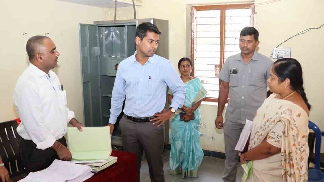 పకడ్బందీగా నామినేషన్ల స్వీకరణ