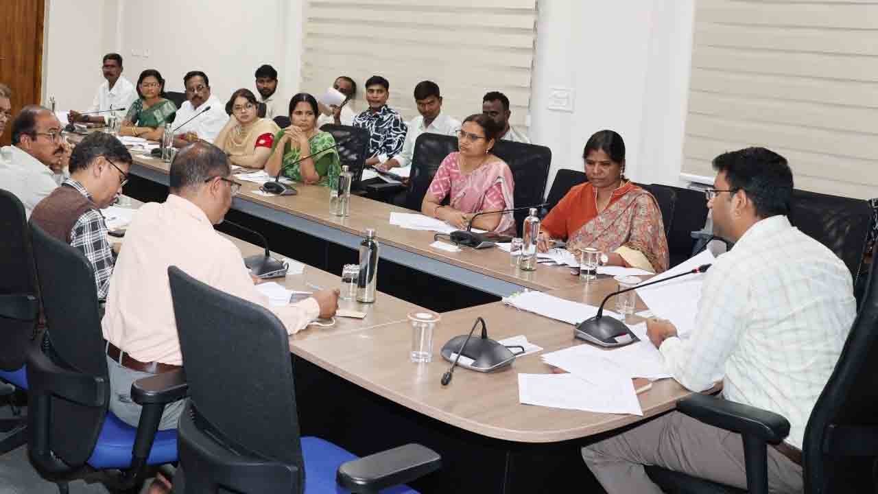 Collector BM Santosh | పెండింగ్ భూభారతి దరఖాస్తులను వెంటనే పరిష్కరించాలి  : కలెక్టర్ బీఎం సంతోష్