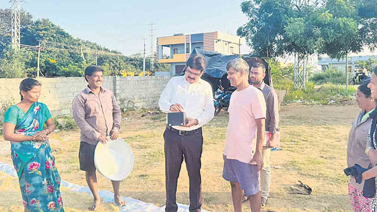 ధాన్యాన్ని తక్షణమే కొనుగోలు చేయాలి