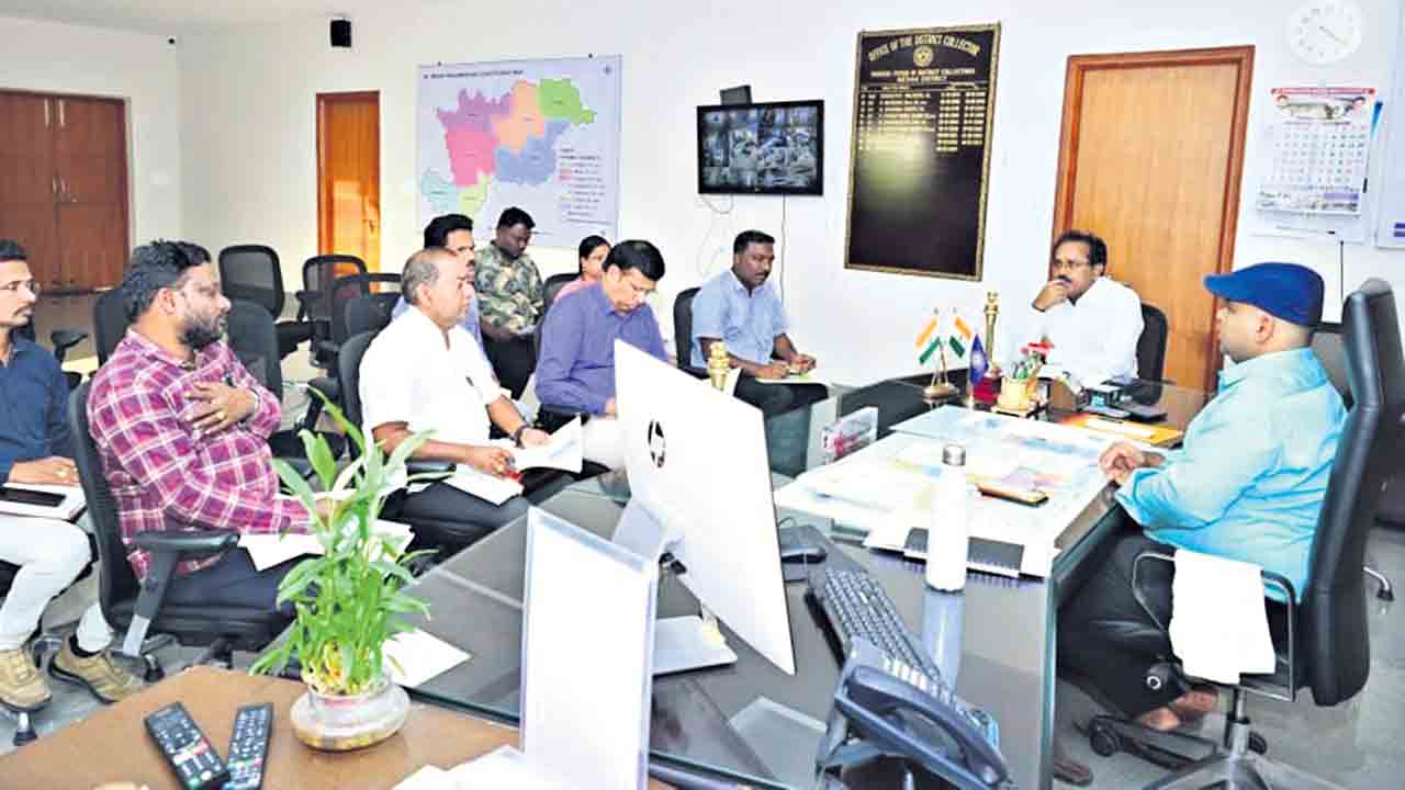 కేంద్రాల నిర్వహణలో నిర్లక్ష్యం చేస్తే చర్యలు