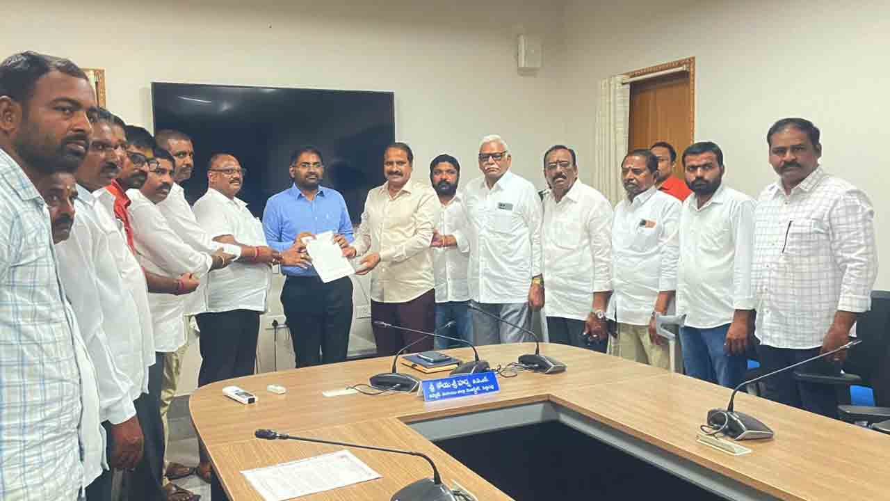 Civil Contractors | పెండింగ్‌ బకాయిలు విడుదల చేయాలని సివిల్‌ కాంట్రాక్టర్ల సమ్మె బాట