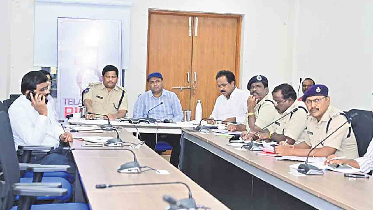 సర్పంచ్‌ ఎన్నికలకు పటిష్ట ఏర్పాట్లు చేయాలి