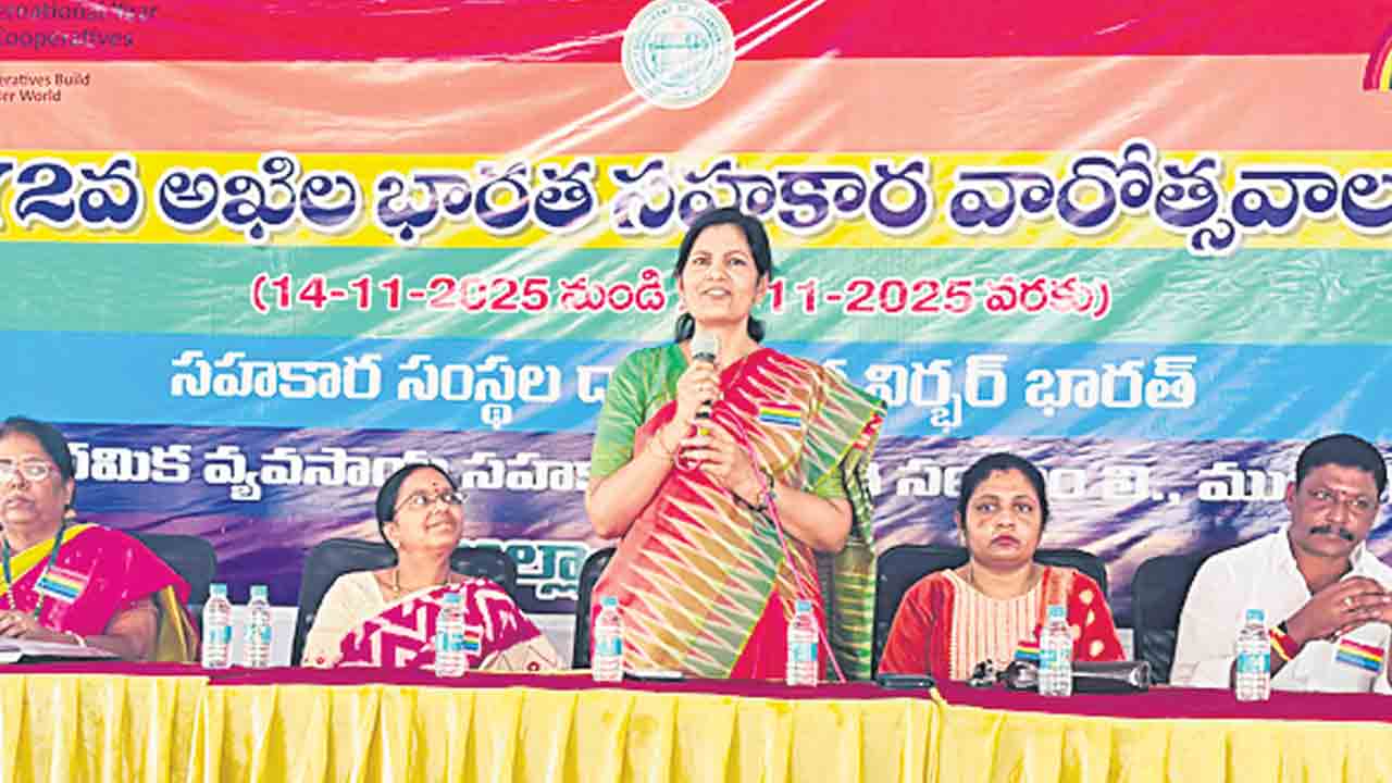 రైతులకు వెన్నుదన్నుగా సహకార సంఘాలు