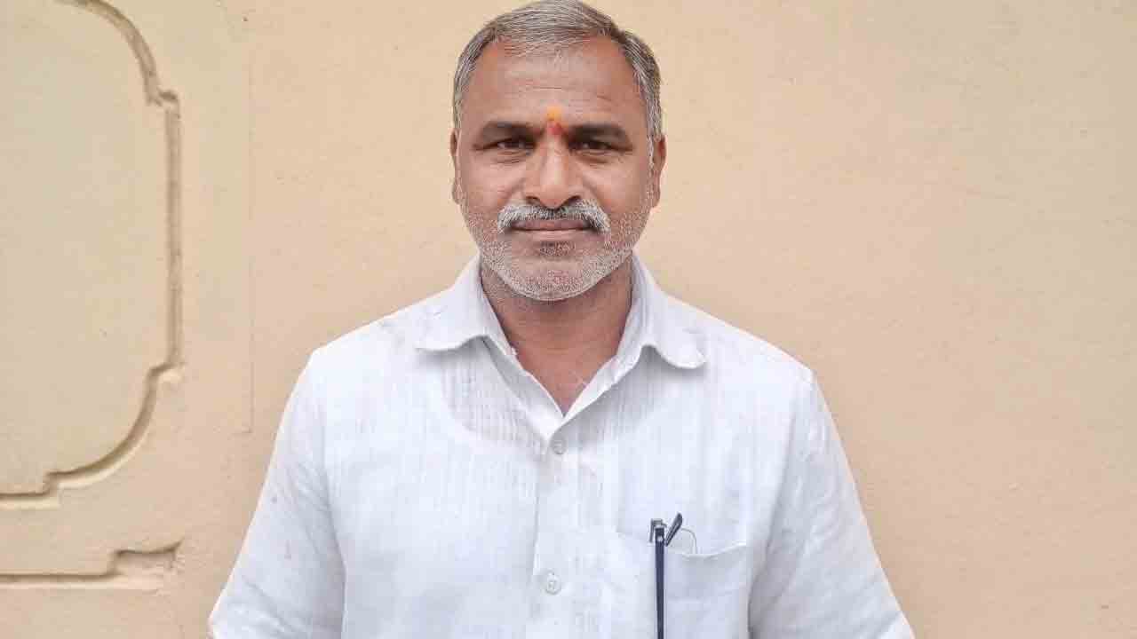 Corporation loans | కార్పోరేషన్ రుణాల ద్వారా యువతను ఆదుకోవాలి : శాఖమూరి యాదగిరి