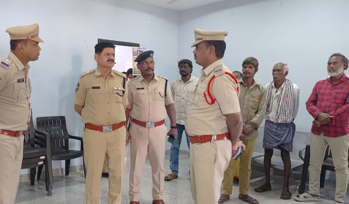 DCP Bhukya Ramireddy | శాంతియుత వాతావరణంలో ఎన్నికలు జరుపుకోవాలి.. పెద్దపల్లి డీసీపీ భూక్యా రామిరెడ్డి
