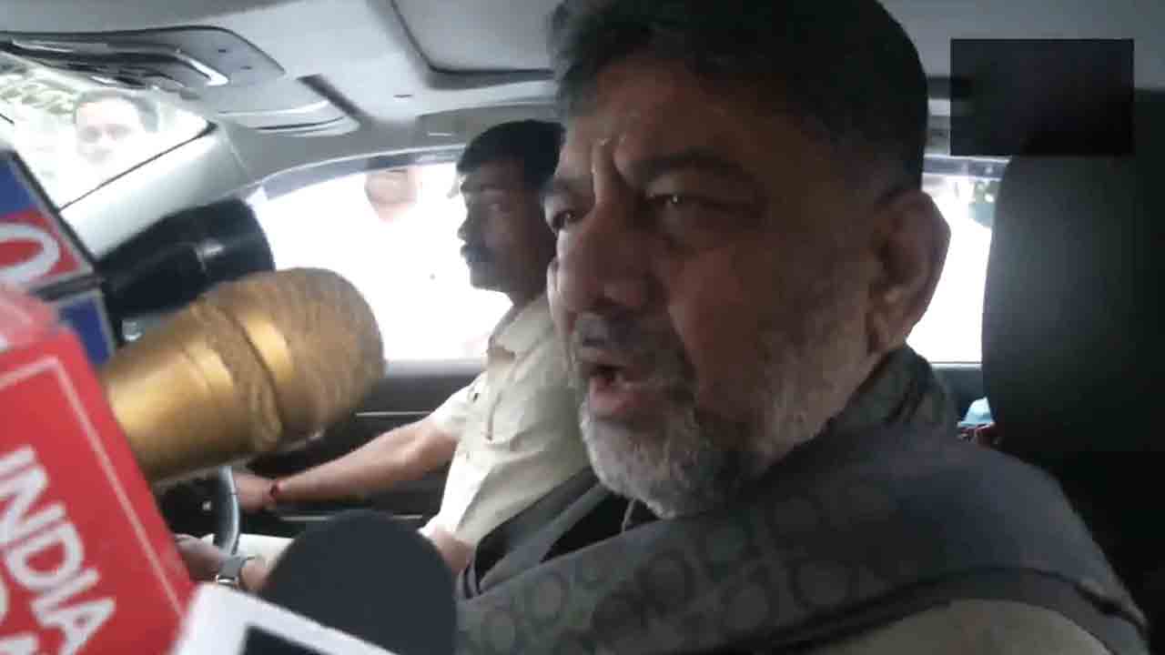 DK Shivakumar | నా బిడ్డను కలిసేందుకు ఎస్‌ఎం కృష్ణ ఇంటికి వెళ్తున్నా : డీకే శివకుమార్‌