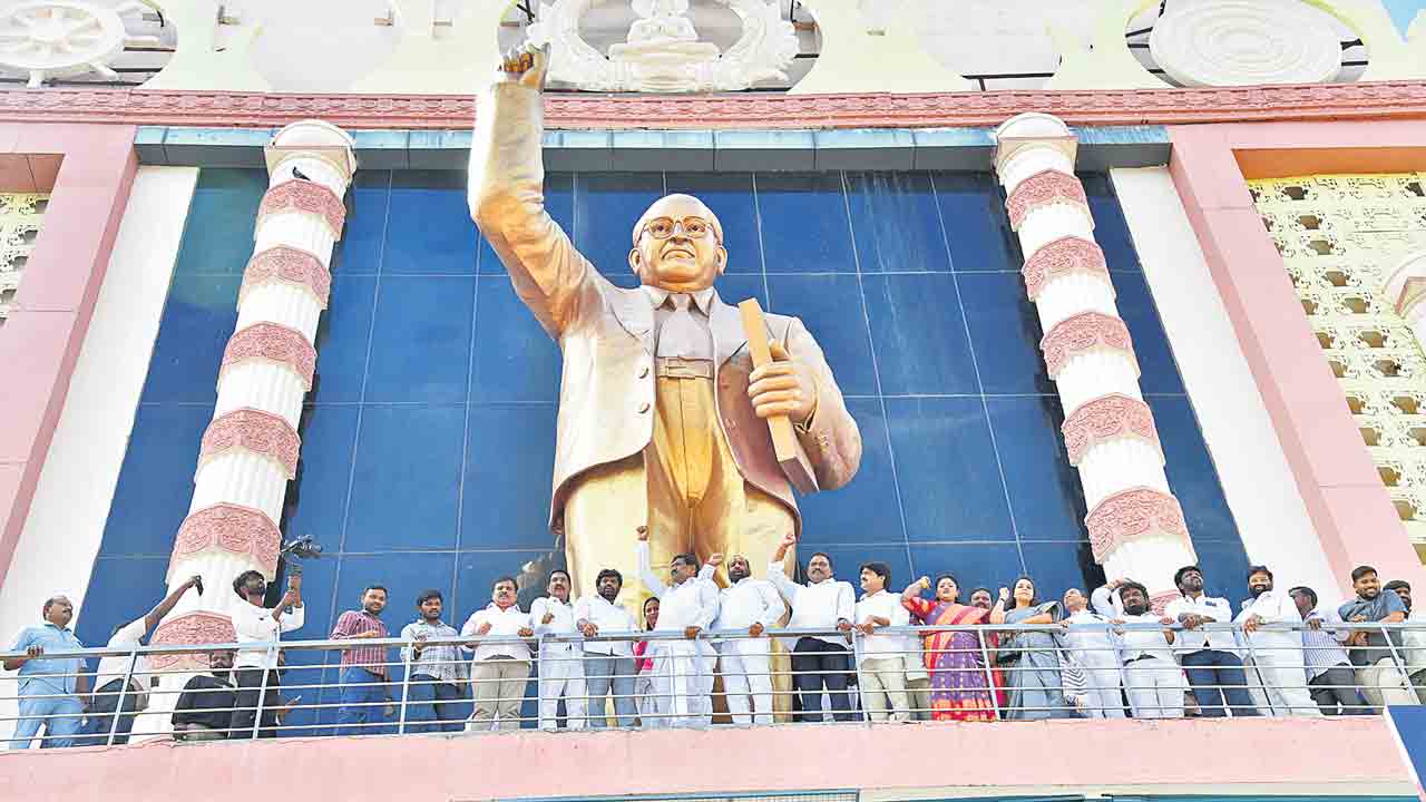 కాంగ్రెస్‌కు దళితులు బుద్ధి చెప్పాలి