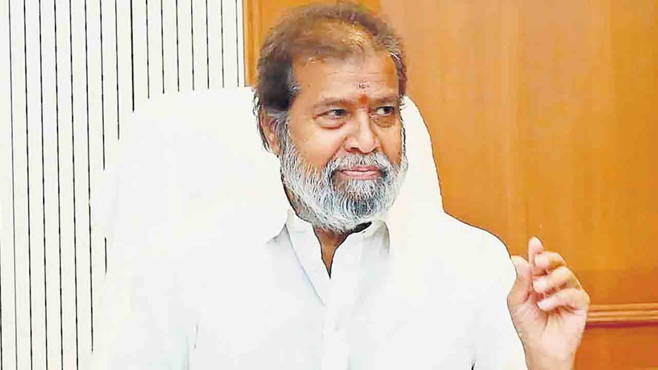 ప్రభుత్వ వైద్యంపై ప్రజల్లో నమ్మకం పెంచాలి : దామోదర