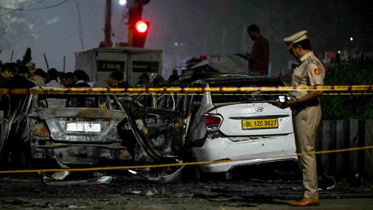 Delhi Blast | జైషే హ్యాండ్లర్‌ నుంచి బాంబు తయారీ వీడియోలు.. వైట్‌ కాలర్‌ టెర్రర్‌ మాడ్యూల్‌ ఏర్పాటులో అతడిదే కీలక పాత్ర