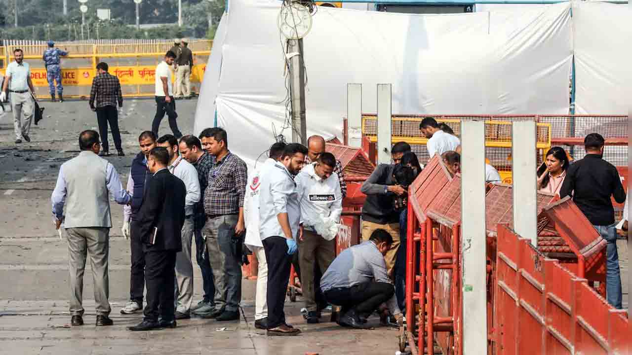 Delhi Blast | ఢిల్లీ పేలుడు కేసులో వెలుగులోకి కీలక విషయం.. గణతంత్ర దినోత్సవం రోజున ఎర్రకోట వద్ద పేలుళ్లకు కుట్ర..!