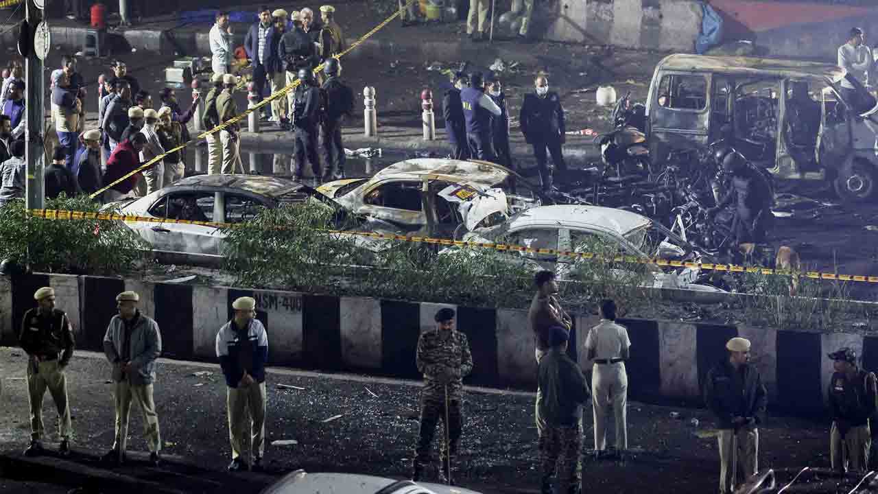 Delhi Blast | ఎర్రకోట వద్ద పేలుడుకు 2కిలోల అమ్మోనియం నైట్రేట్‌, పెట్రోలియం ఉపయోగించిన ఉమర్‌