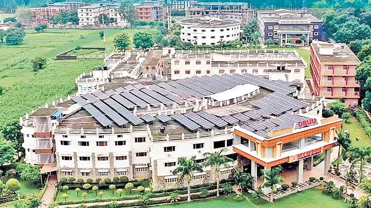 మోదీ సభకు హాజరైతే 50 మార్కులు!.. దేవ్‌ భూమి యూనివర్సిటీ ఆఫర్‌