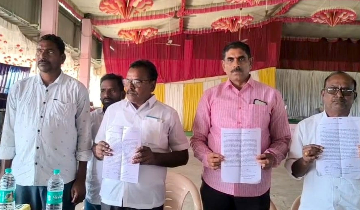 Residential Area | ధర్మారంలో జనావాసాల మధ్య వైన్స్ దుకాణానికి అనుమతి ఇవ్వొద్దని స్థానికుల డిమాండ్‌