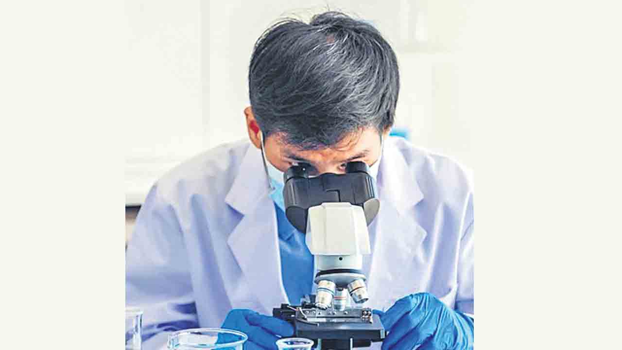 బయోకెమిస్ట్‌లో అనర్హులకు పదోన్నతులు !