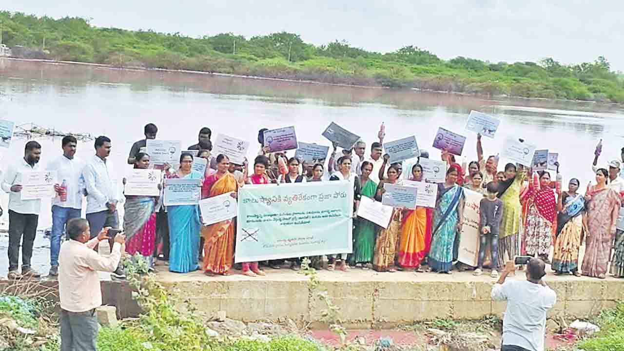 కాలుష్య కారక పరిశ్రమలను మూసేయాలి