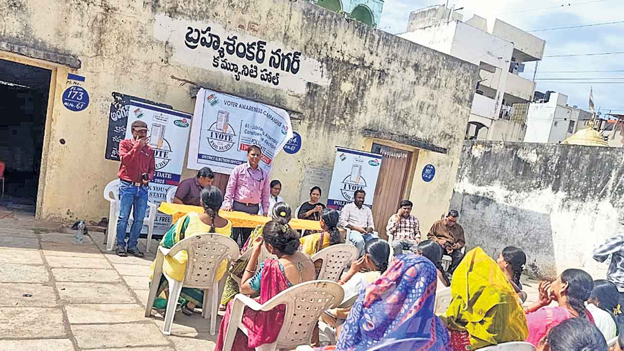దివ్యాంగులు, వృద్ధులకు ప్రత్యేక వాహనాలు