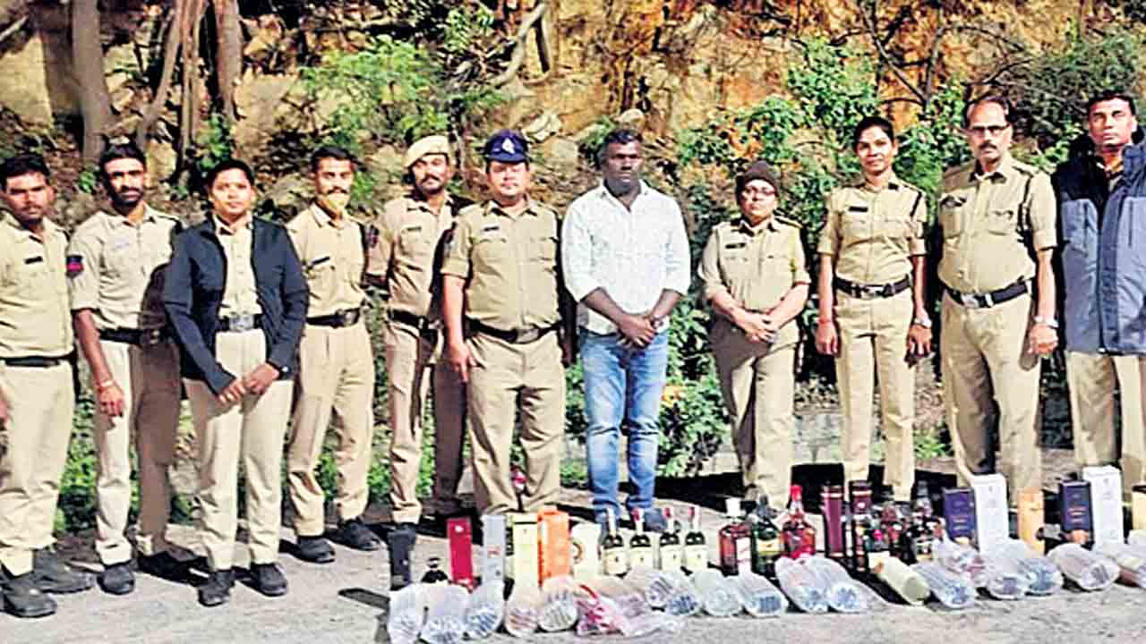 పలు చోట్ల ఆబ్కారీ దాడులు