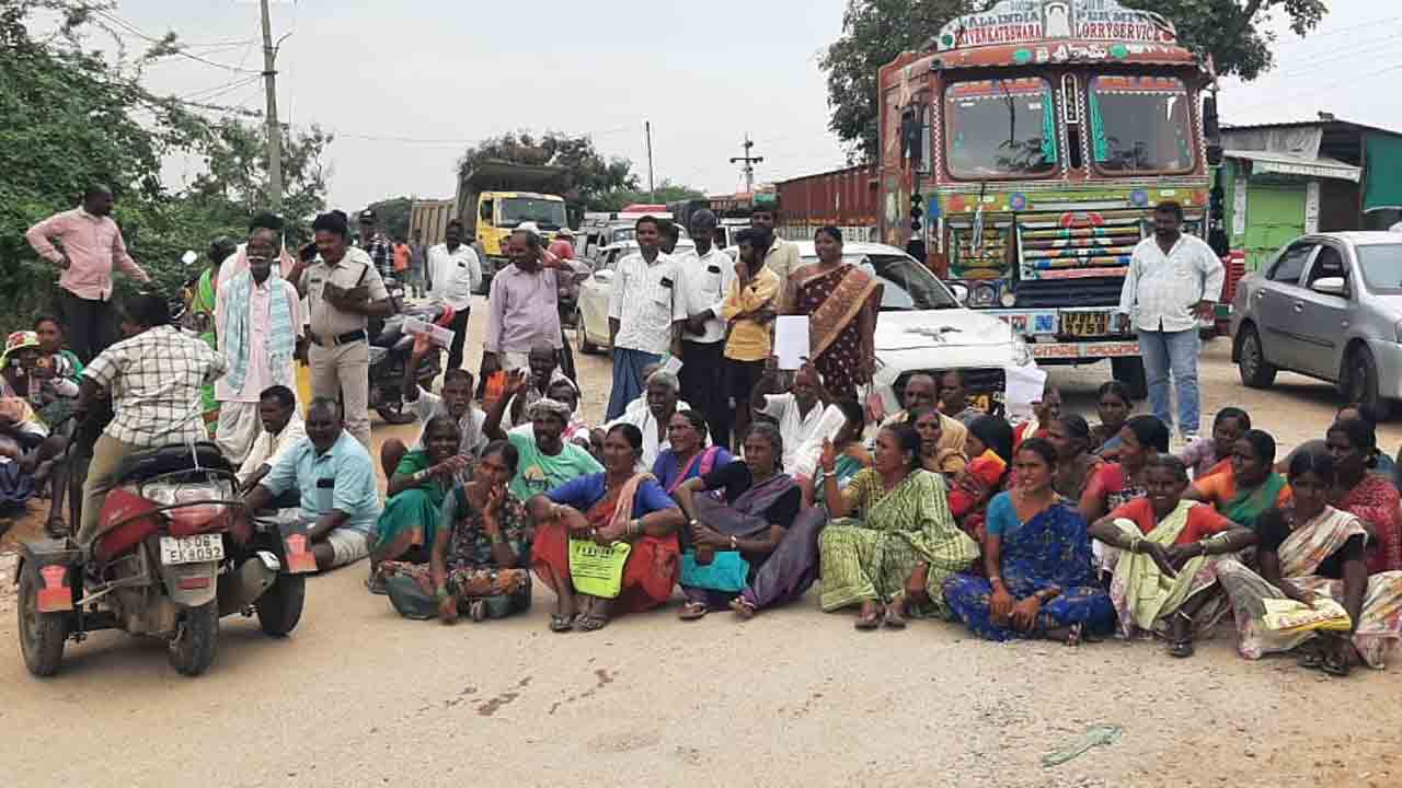 వేరుశనగ విత్తనాల పంపిణీలో గందరగోళం