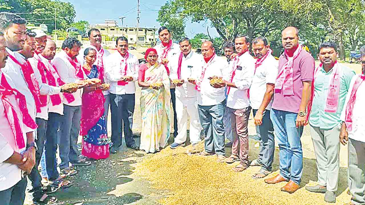 ప్రభుత్వ నిర్లక్ష్యంతోనే రైతులకు కష్టాలు