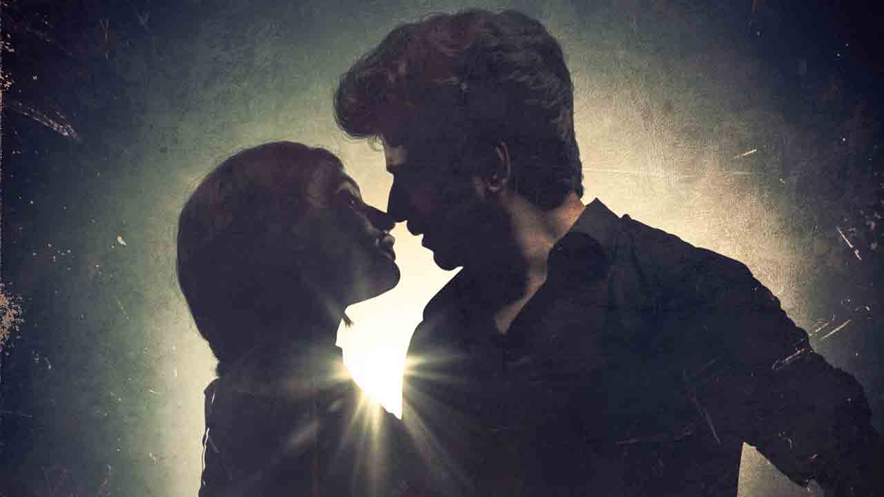 GV100 | రొమాంటిక్ మూడ్‌లో శివకార్తికేయన్‌, శ్రీలీల.. పరాశక్తి లుక్ వైరల్