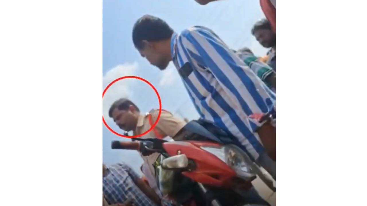 Godavarikhani | గోదావరిఖనిలో సామాన్యుడిపై సీఐ బూతుపురాణం..! సోషల్‌ మీడియాలో వీడియో వైరల్‌