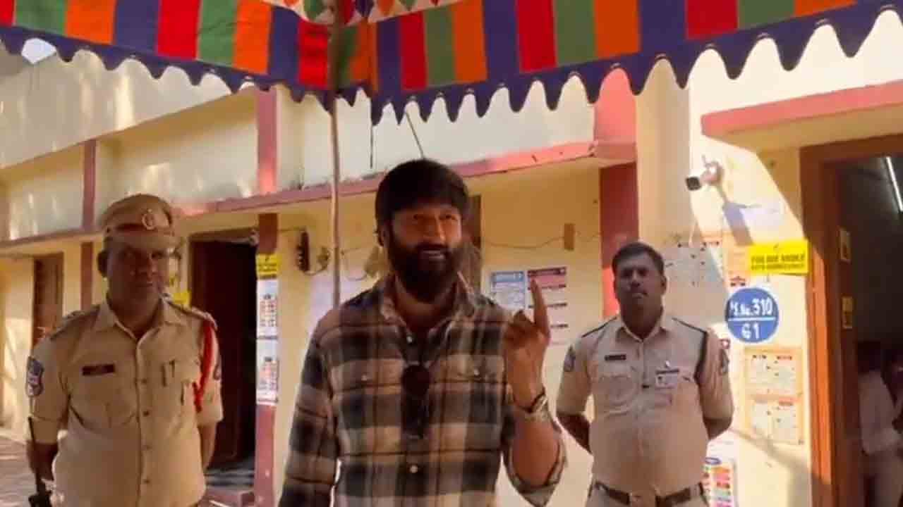 Actor Gopichand | జూబ్లీహిల్స్‌ ఉపఎన్నిక.. శ్రీనగర్ కాలనీలో ఓటేసిన న‌టుడు గోపిచంద్