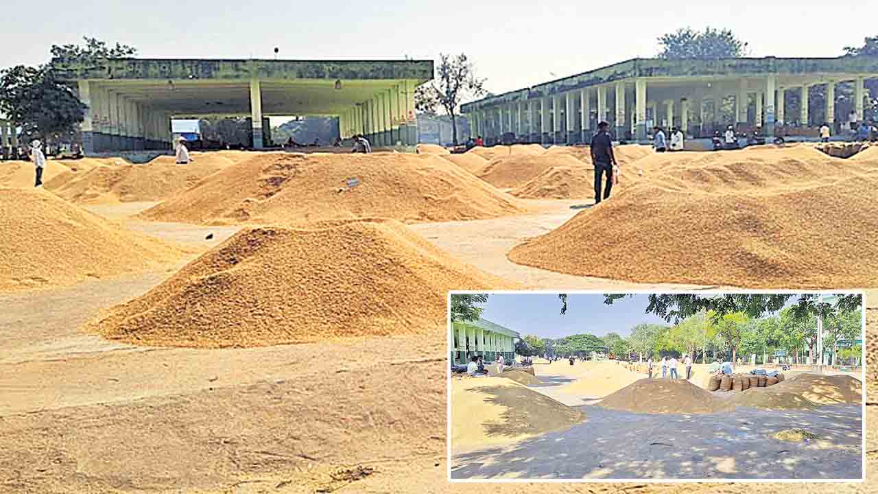 పేట మార్కెట్‌కు పోటెత్తిన ధాన్యం..!