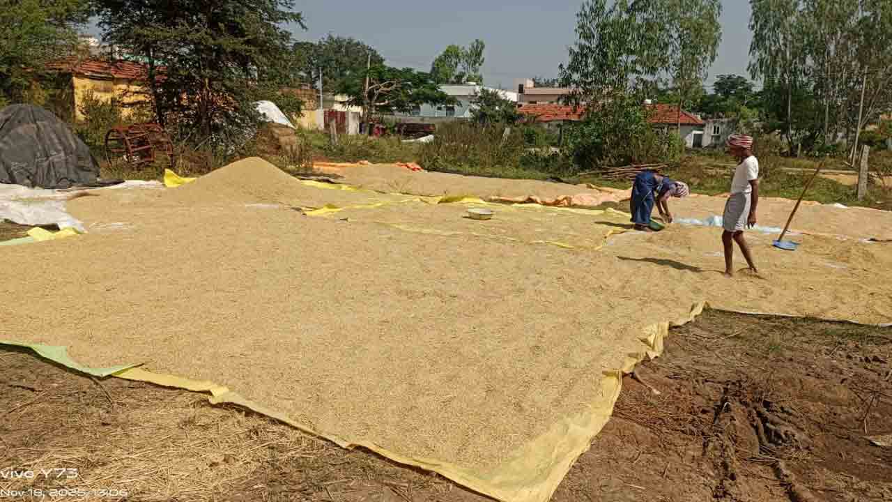 Grain Purchase | పీఏసీఎస్ కొనుగోలు కేంద్రంలో అన్నీ ఉన్నాయి.. కానీ ఆ ఒక్కటి మాత్రం లేదు