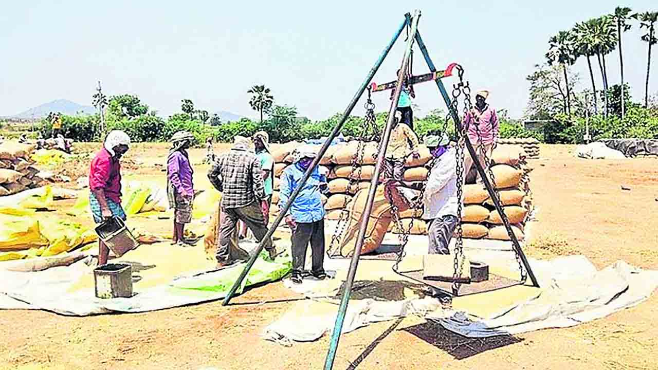 అంతంతే ! ఇంకా ప్రారంభంకాని పూర్తిస్థాయి కేంద్రాలు