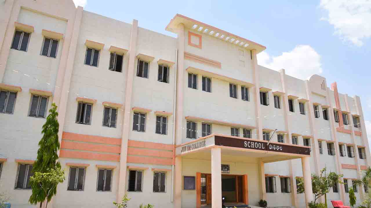 గురుకులం.. అస్తవ్యస్తం